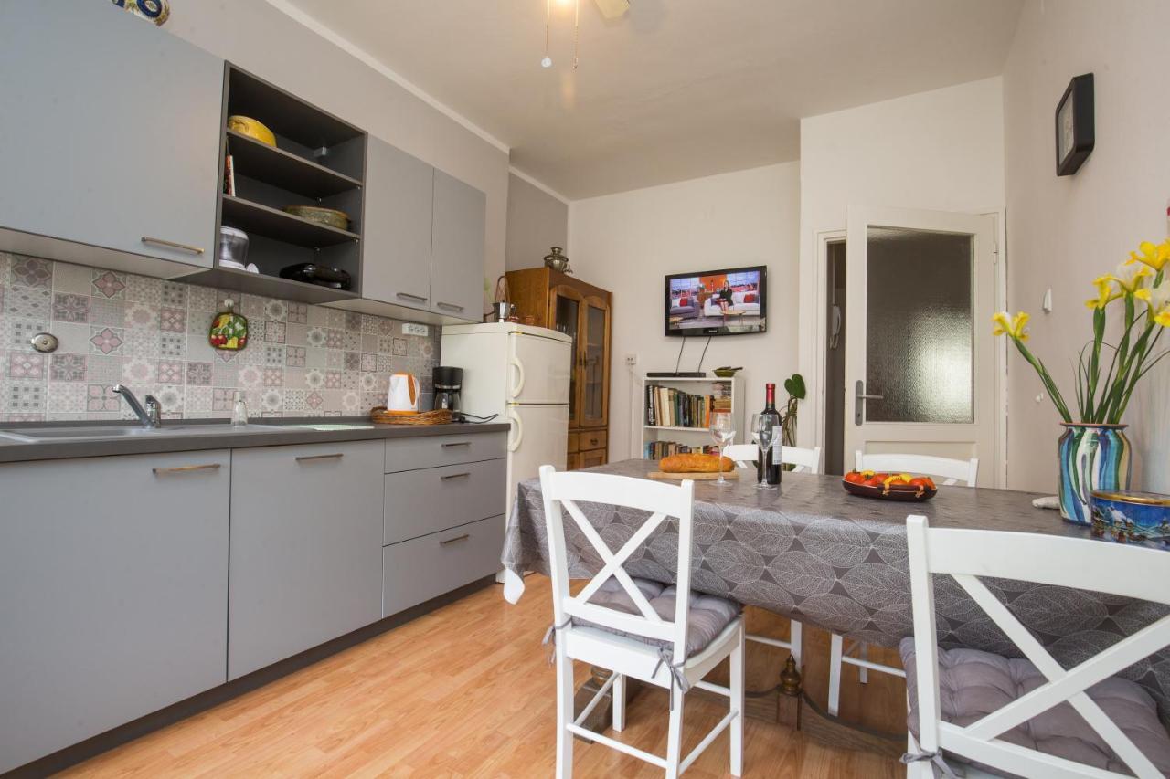Pietas Iulia Apartment พูลา ภายนอก รูปภาพ