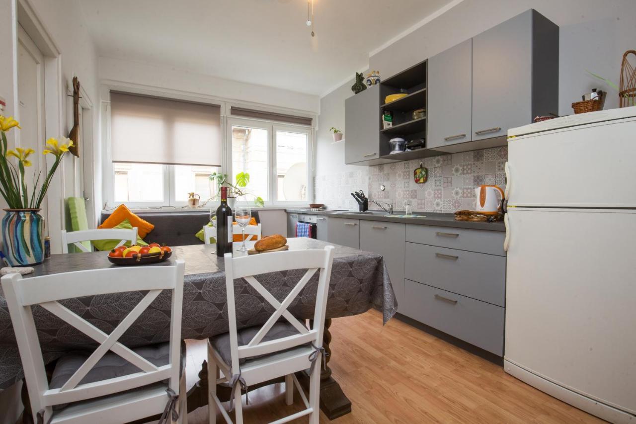 Pietas Iulia Apartment พูลา ภายนอก รูปภาพ
