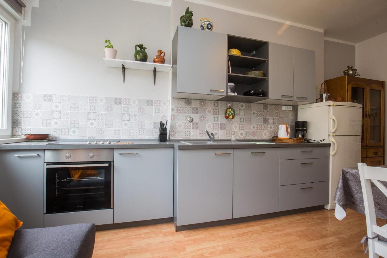 Pietas Iulia Apartment พูลา ภายนอก รูปภาพ