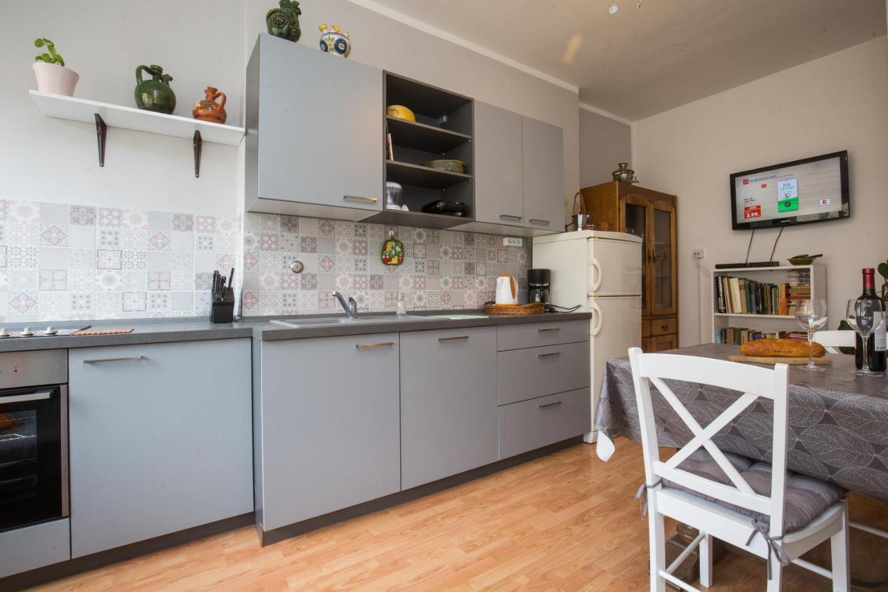 Pietas Iulia Apartment พูลา ภายนอก รูปภาพ