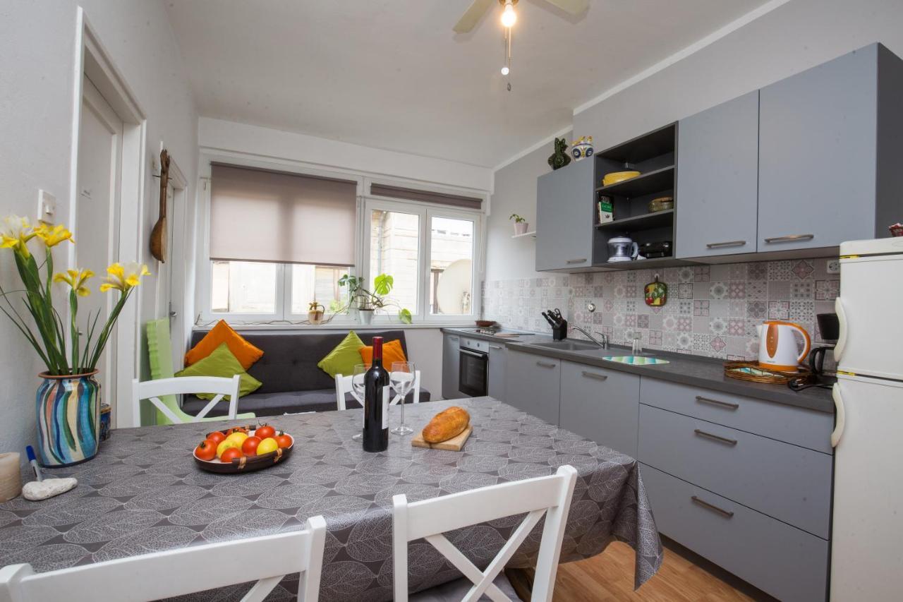Pietas Iulia Apartment พูลา ภายนอก รูปภาพ